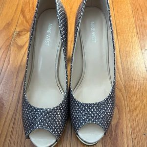 Nine West Womens size 10 heels